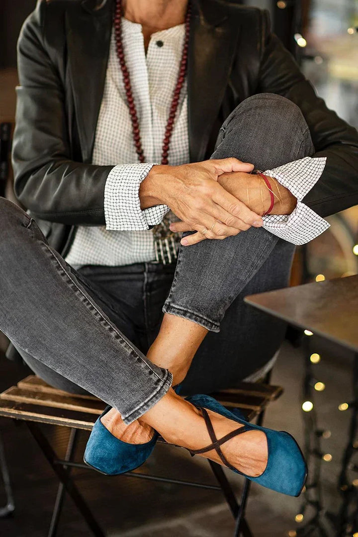 CROSS-STRAP COURT SHOES